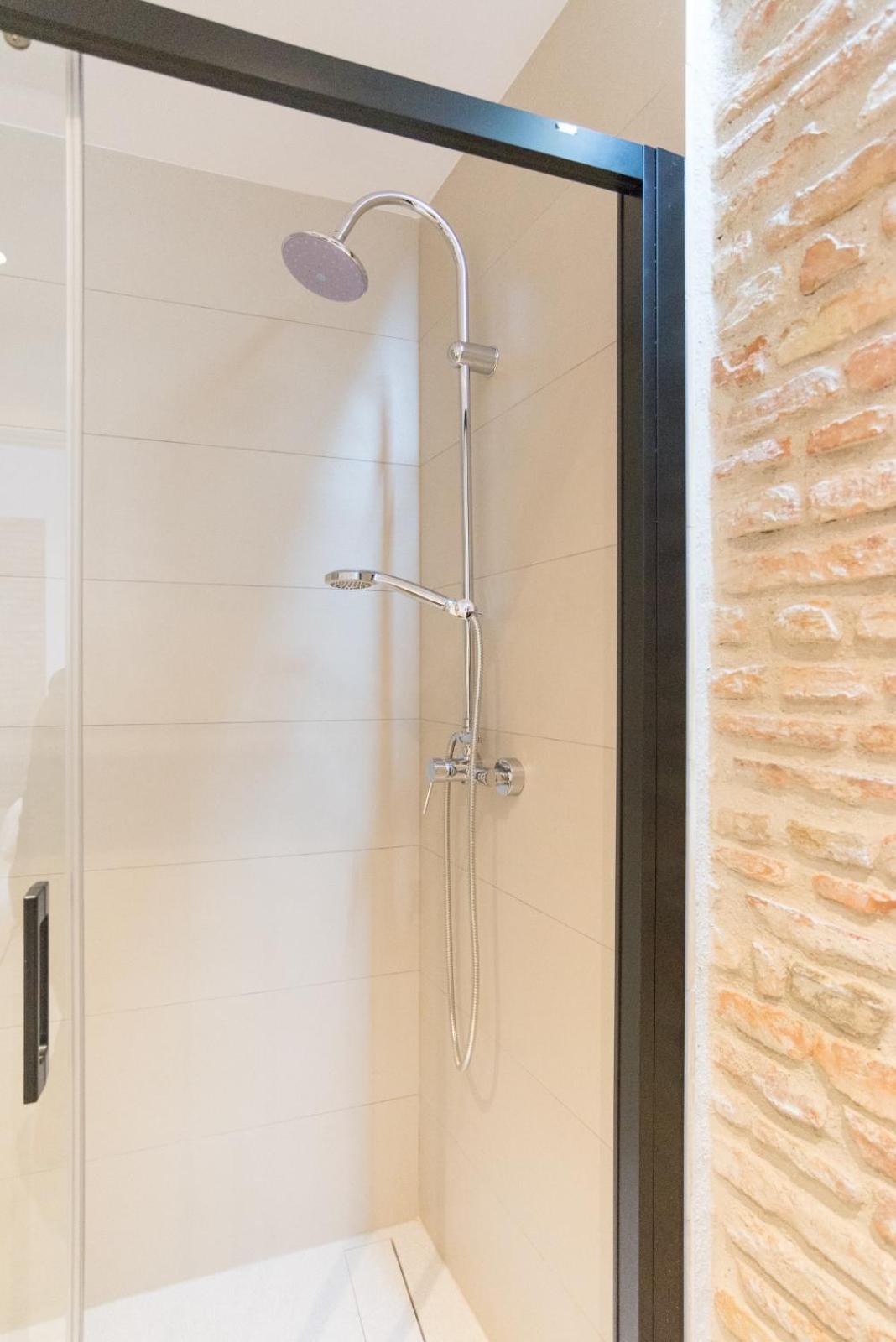 Te1A-El Teatro Brick Wall Suite Prime Location Malaga Zewnętrze zdjęcie